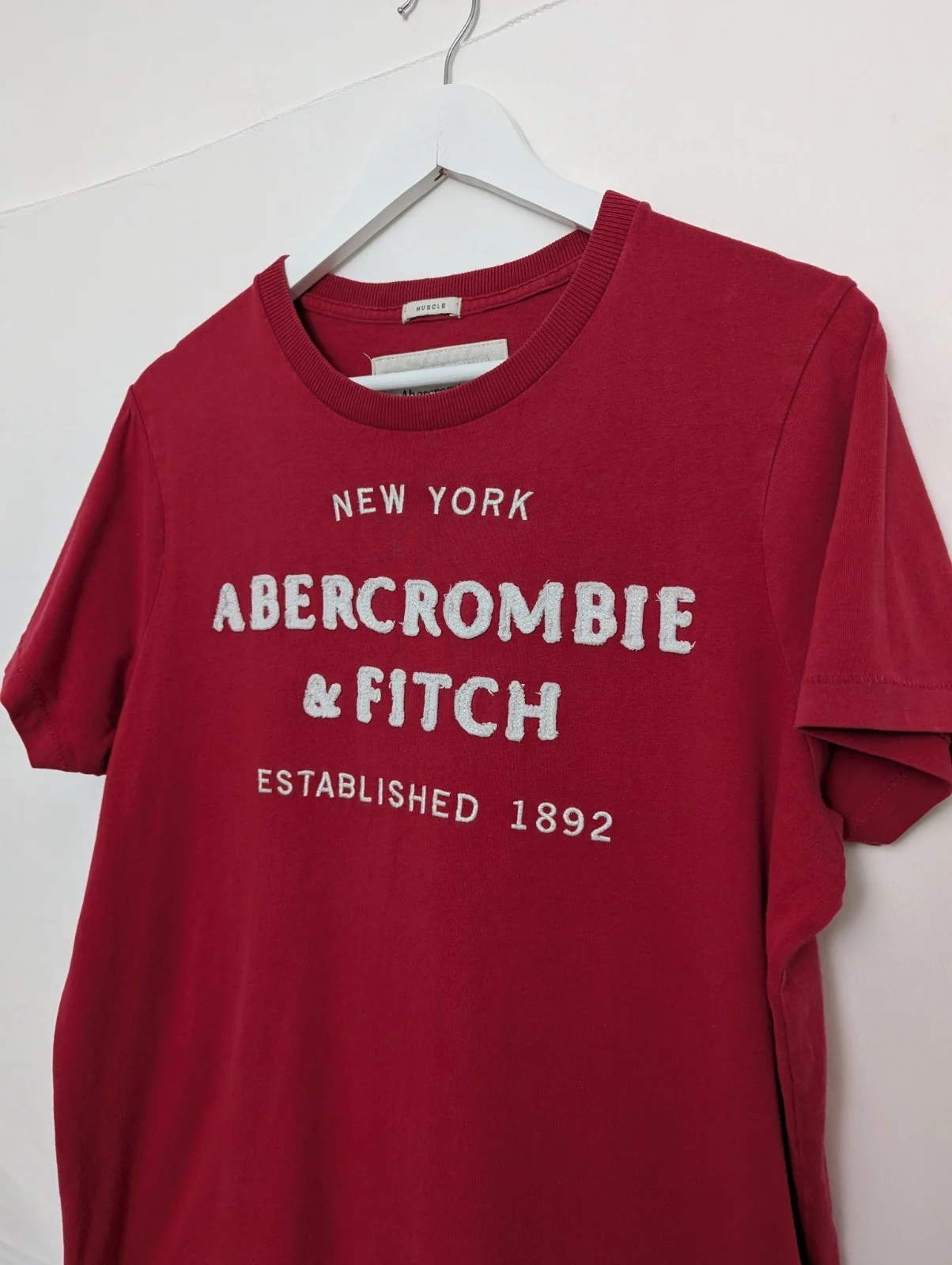 Abercrombie & Fitch Men’s Xl T-shirt - Red - Slim Fit - Logo Tee