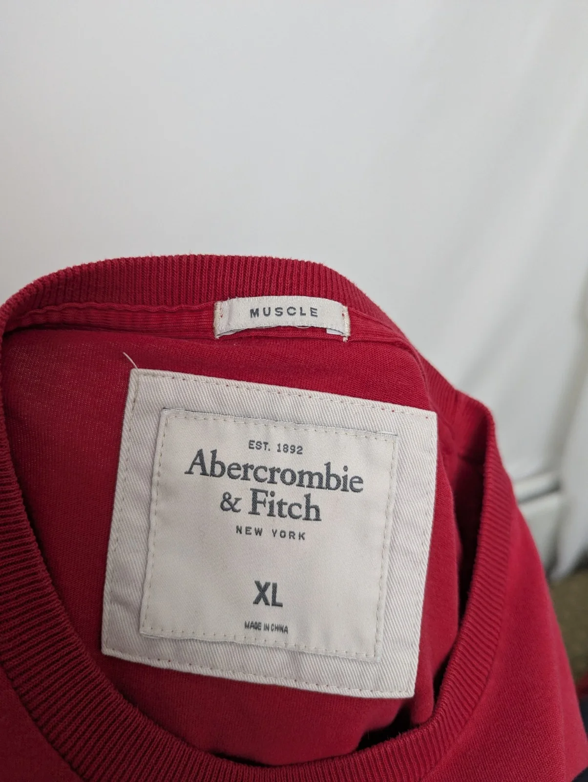 Abercrombie & Fitch Men’s Xl T-shirt - Red - Slim Fit - Logo Tee