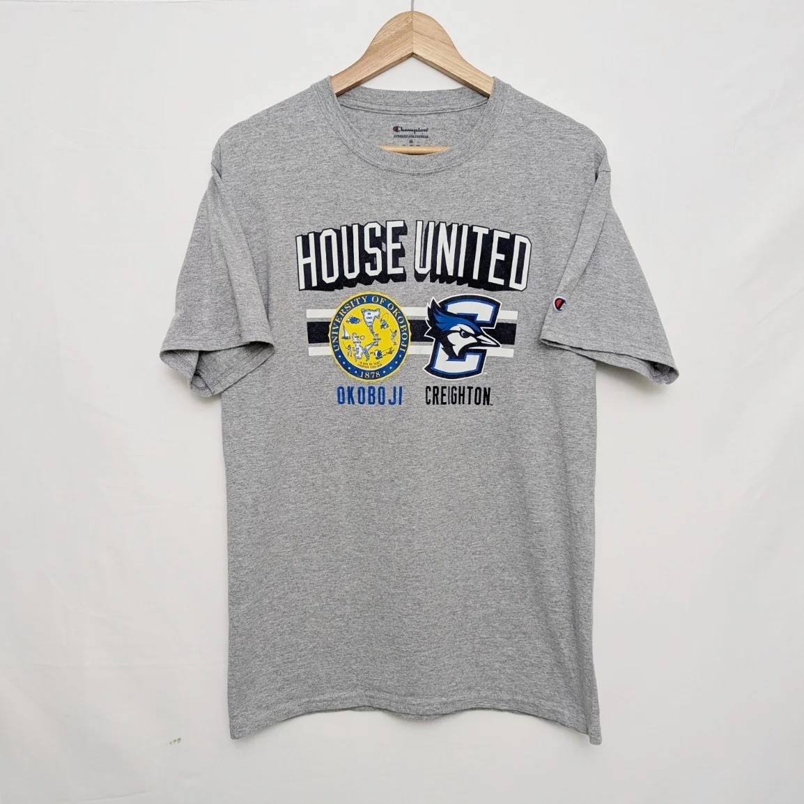 Champion “house United” University Of Okoboji X Creighton Tee – Grey – Size M
