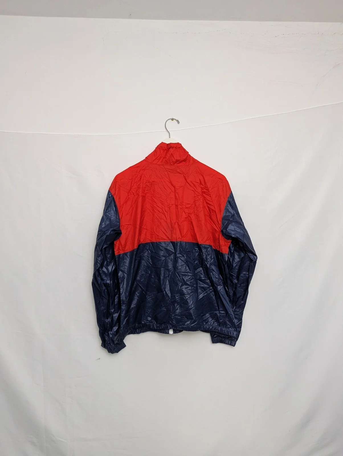 Columbia Lightweight Windbreaker – Red/navy – Tagged L (fits Medium)