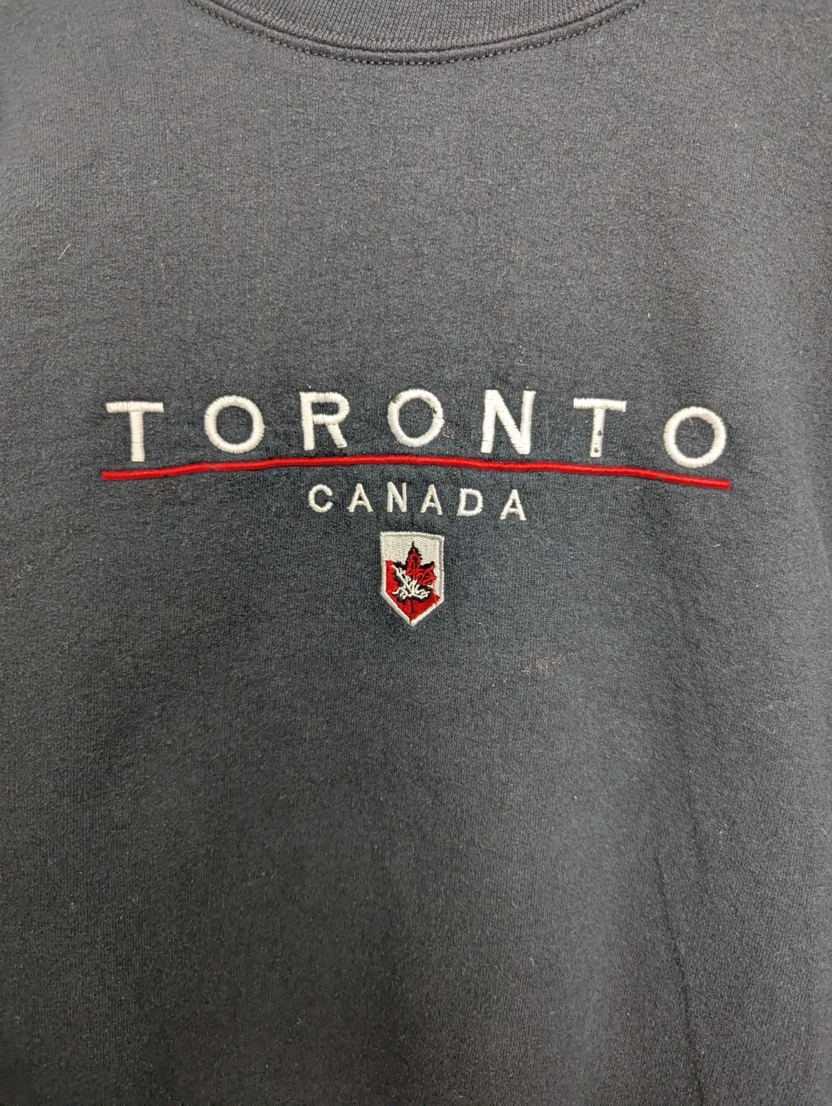 Gildan Heavy Blend Toronto Canada Embroidered Sweatshirt – Size Xl – Navy