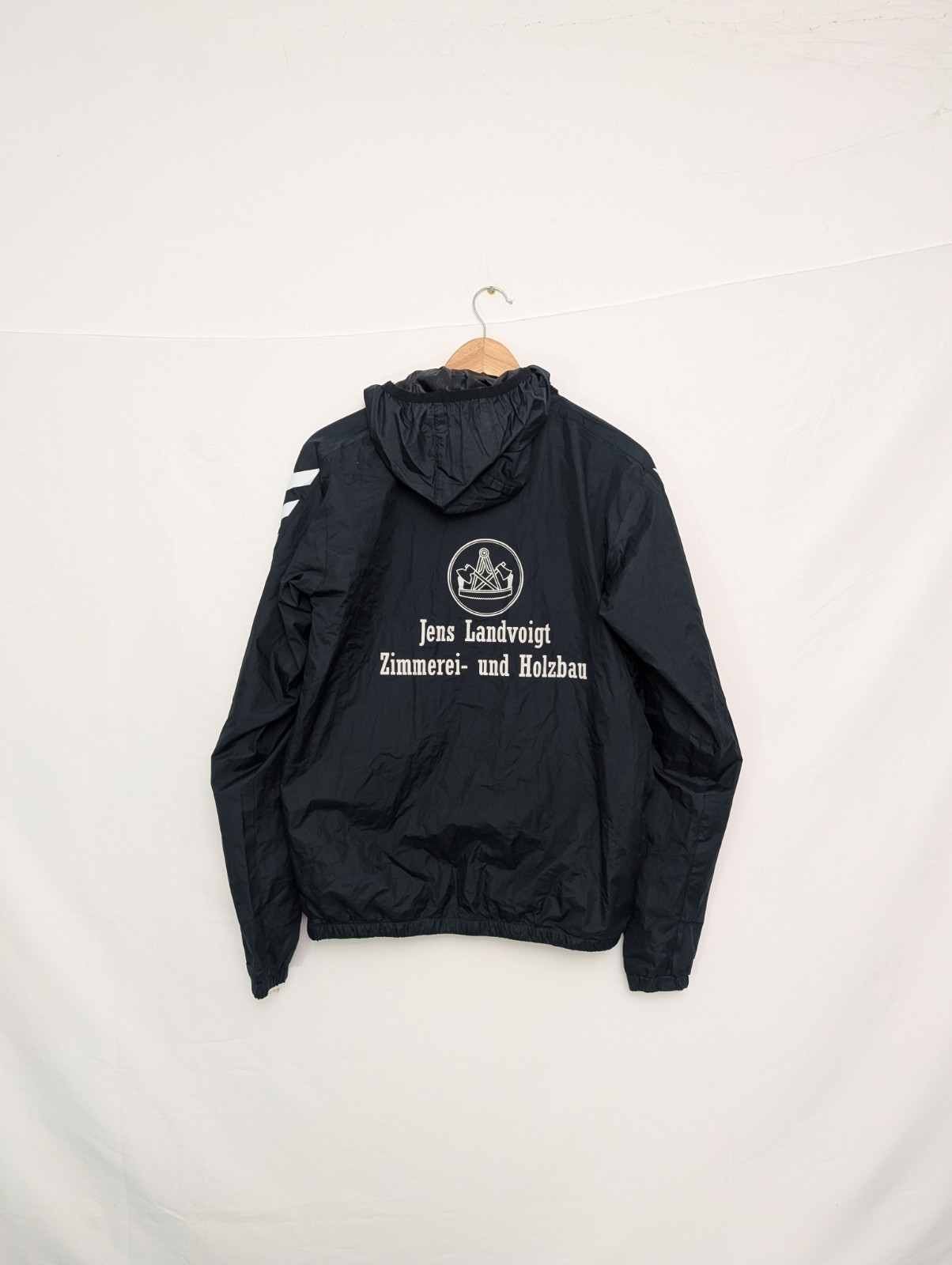 Hummel Men’s Small Windbreaker Jacket – Black – Hooded Lightweight Sports Jacket