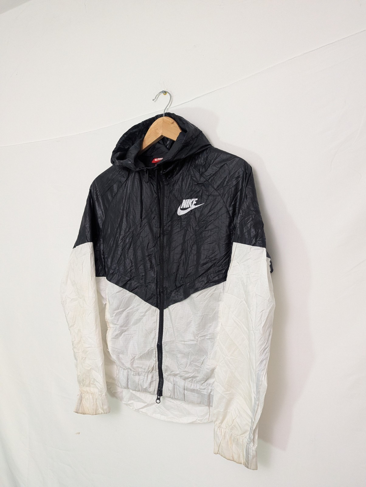 Nike Hooded Windbreaker Jacket – Men’s Size Small – Black & White