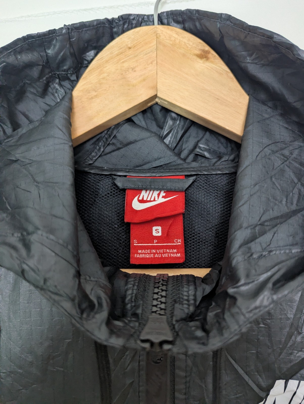 Nike Hooded Windbreaker Jacket – Men’s Size Small – Black & White