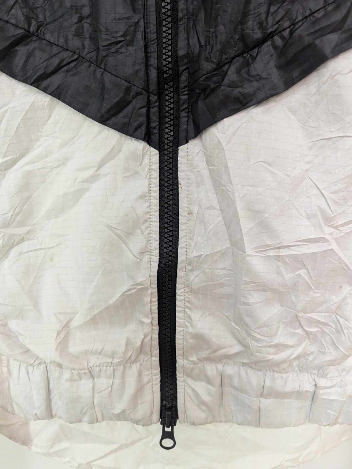 Nike Hooded Windbreaker Jacket – Men’s Size Small – Black & White