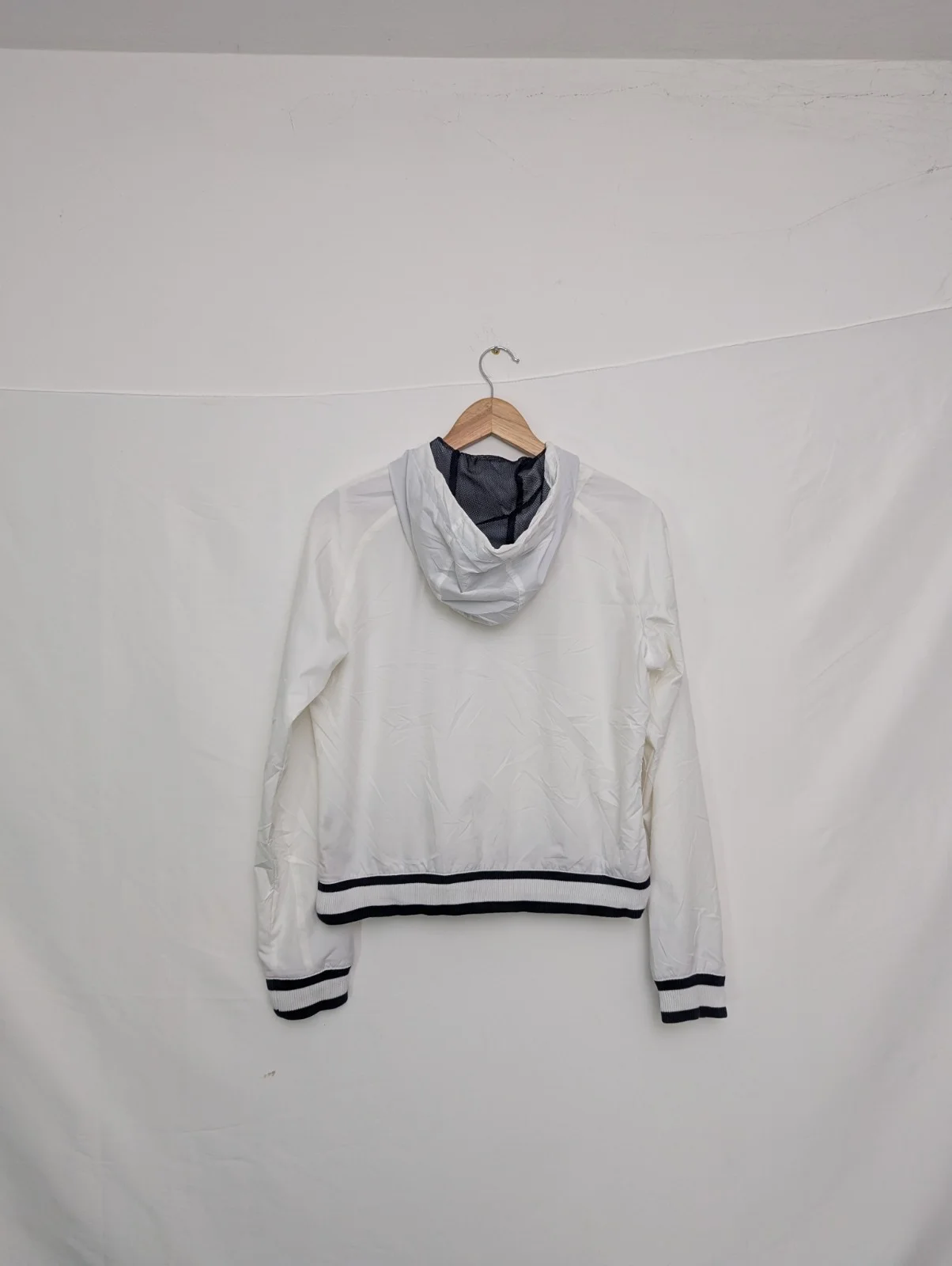 Nike Women’s White Windbreaker Jacket – Uk 8–10 – Full Zip – Ribbed Hem – Hooded