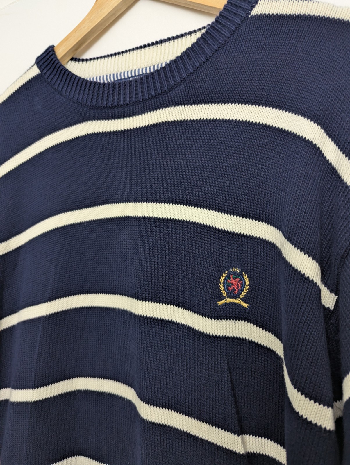 Tommy Hilfiger Men’s Navy Stripe Cotton Sweater Jumper Size L – Crest Logo