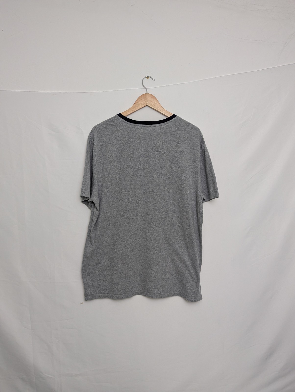 Tommy Hilfiger Men's Grey T-shirt – Size L – Embroidered Flag Logo