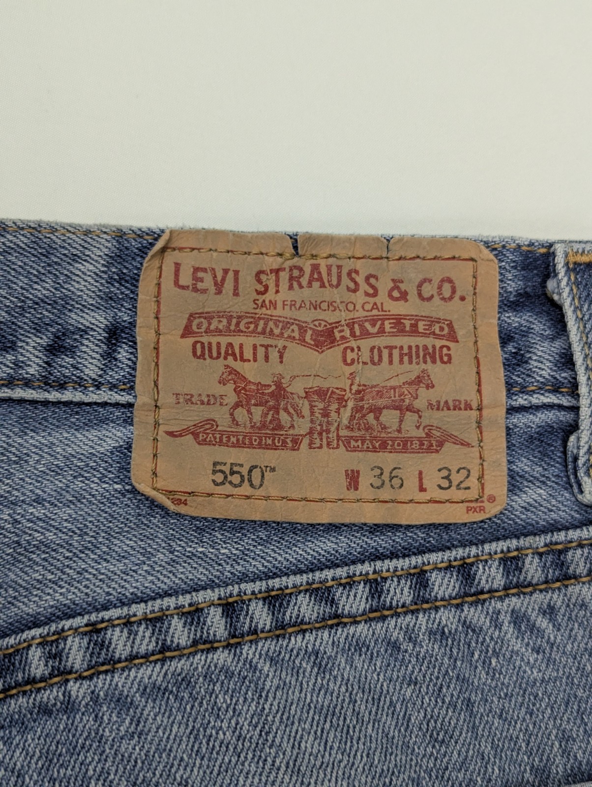 Vintage Levi’s 550 Jeans - Blue Denim - Relaxed Fit - W36 L32
